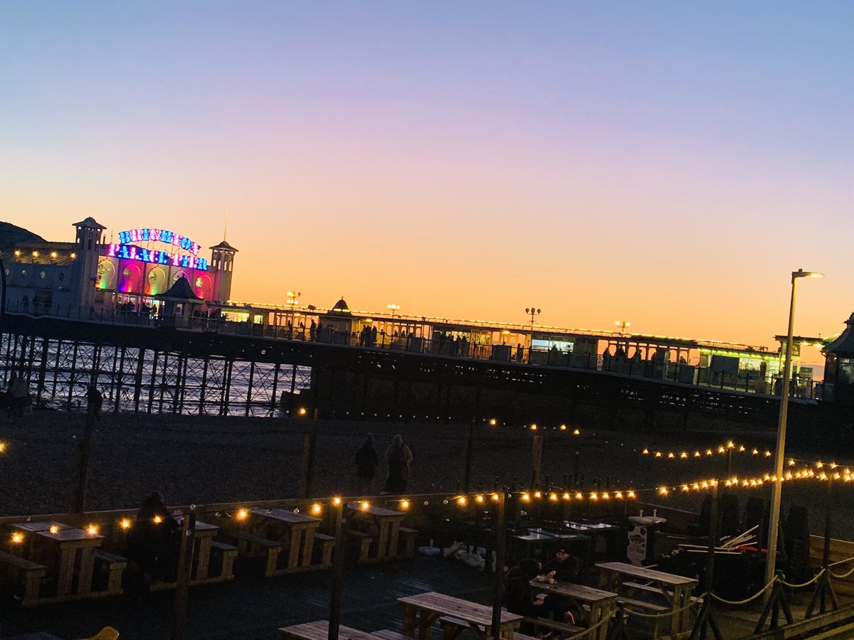SCAZEZ0NE69's tweet photo. Me and my family went to Brighton last weekend. #family #FamilyTime #Brighton #WonderfulHand https://t.co/Bae0MVx6Bm