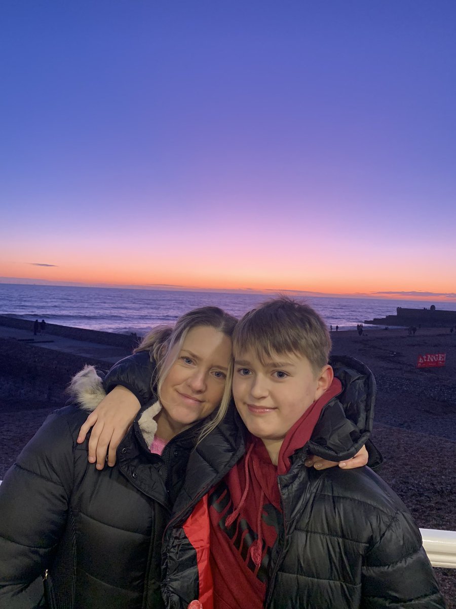 SCAZEZ0NE69's tweet photo. Me and my family went to Brighton last weekend. #family #FamilyTime #Brighton #WonderfulHand https://t.co/Bae0MVx6Bm