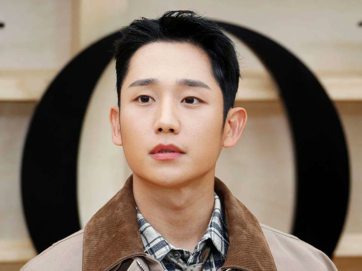 FanBlackpinkfrr's tweet photo. 🚨 #JISOO devrait être présente à la Paris Fashion Week de Paris en Février! Des rumeurs circulent sur sa présence aux côtés de Jung Haein (acteur co-star dans #Snowdrop) et de Jimin de BTS.
@BLACKPINK https://t.co/cpJobVd924