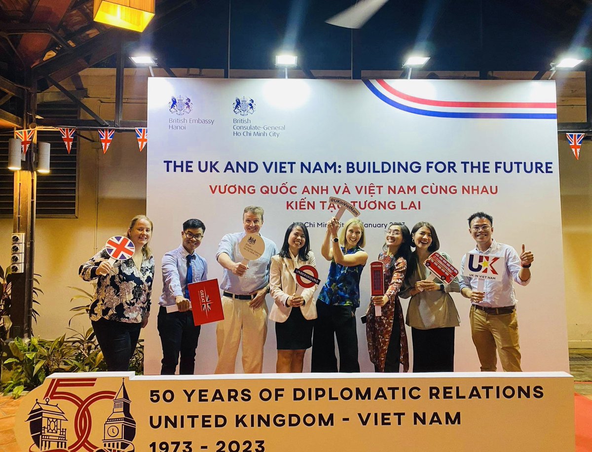 It has officially started the 5-decade diplomatic relations between 🇬🇧 and 🇻🇳! Our Vietnamese Cheveners are happy and proud to enhance this strategic partnership by both academic career and community engagement, particularly in health sector. We are @OUCRU_Programme !🤝🫶👍