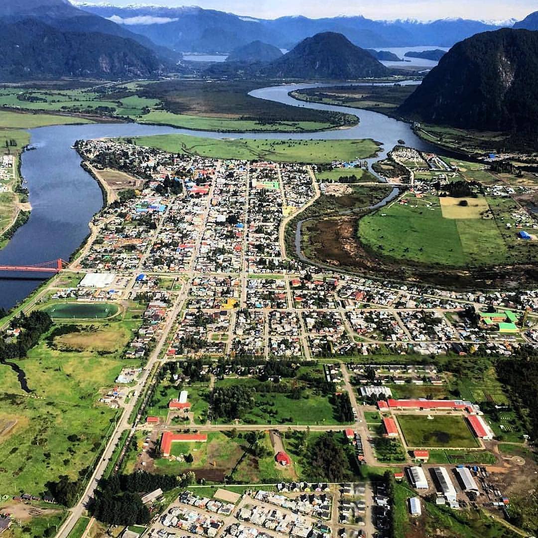 ca_austral's tweet photo. DESAFÍO: Cuánto sabes de Carretera Austral... ¿Cómo se llama el río que acompaña esta hermosa ciudad? 👀
•
ℹ https://t.co/cvEDTyD7Oo
•
#Chile #ChileTravel #SurdeChile #Patagonia #CarreteraAustral #Aysén #verano #vacaciones2023 #turismo #viajes https://t.co/1Yyyhdy2ng