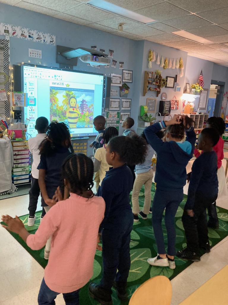 1st Grade works on following directions. Keeping eyes/ears on the speaker (Buzzy the Bee) to refocus quickly after a silly direction like “play the air guitar”. This class remembered their LEFT and RIGHT from last year, too! <a href="/RCSDNYS/">Rochester City School District</a> <a href="/drpeluso/">Dr. Carmine Peluso</a> <a href="/RcsdSpeech/">RCSD Speech/Language Department</a> <a href="/HollyPlaceSLP/">Holly Place</a>
