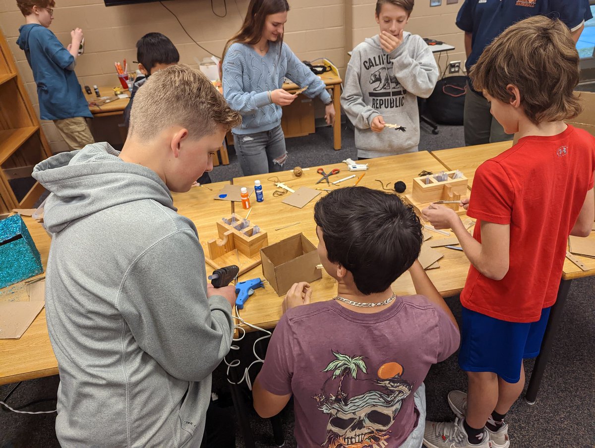 It was Design Day in @RSSchoolsNC at Carson HS. Students from @ChinaGroveMS, Southeast MS, & Carson HS completed a design thinking challenge on mental health supported by @ncdpiDTL DTL Grants @LindseySipe #nced @aplusedtech @CTruittNCDPI @RobDietrich2 Amazing creators & designers