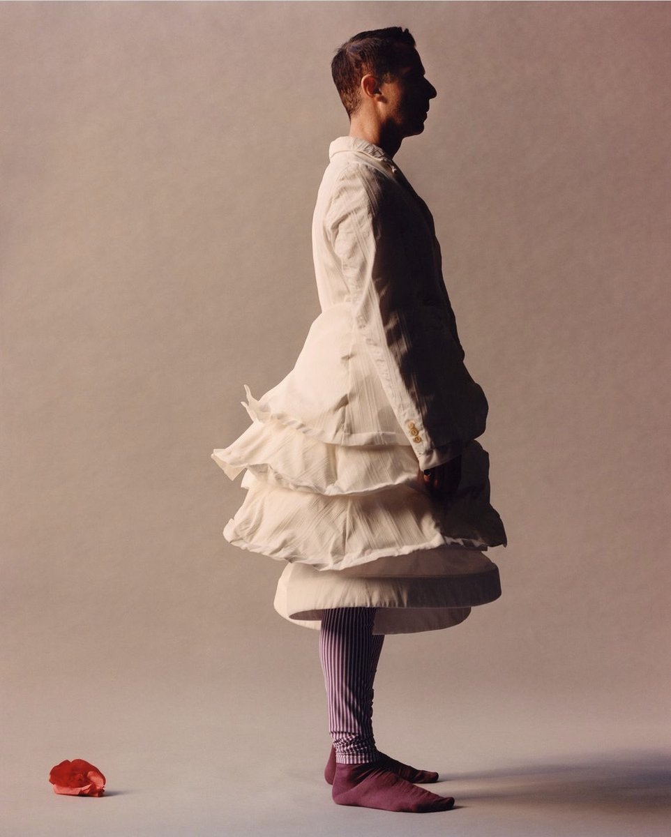 hstyleszionist's tweet photo. Jeremy Strong by Jamie Hawkesworth for W Magazine’s 2023 Best Performances Issue https://t.co/Fbke5qRhzr