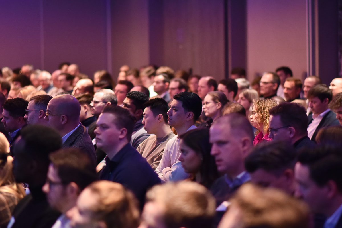 CROPonline's tweet photo. Gisteren kwamen we met alle - bíjna - 300 CROP'ers samen voor onze nieuwjaarsbijeenkomst in Utrecht, waar sinds vorige week onze nieuwe vestiging is geopend. Fijn dat dat na 3 jaar weer fysiek kon! 

#werkenbijcrop #demensenmakencrop https://t.co/EEidzzN7Y1