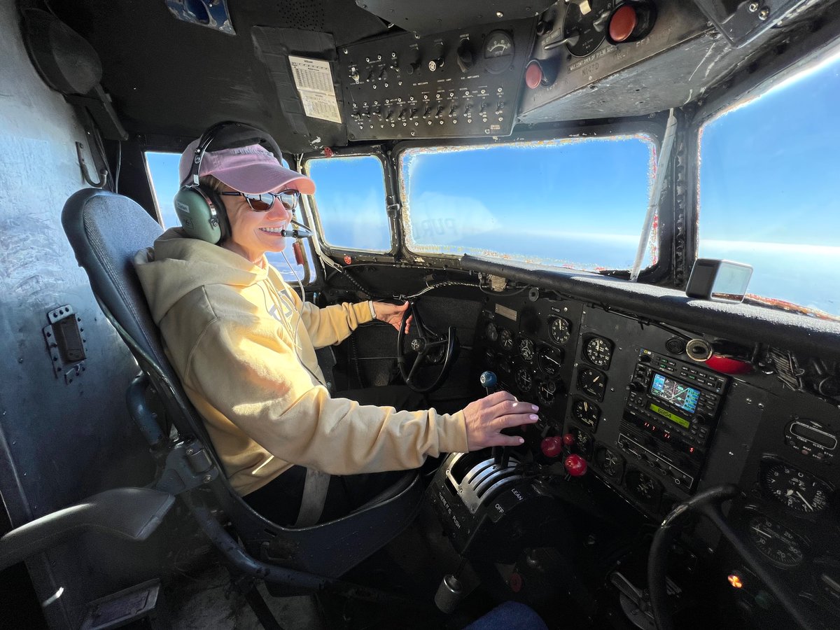 LauraSavino747's tweet photo. Flying the DC-3. Built in 1937, when women were only allowed in the cockpit to serve coffee. I'm beside myself! 💙✈️#fortunate #avgeek #aviationlovers #pilotlife @TheNinetyNines @WomenInAviation #womeninaviation #pilot #flying #Womenintech  #aviation https://t.co/VY9YPkSOLW