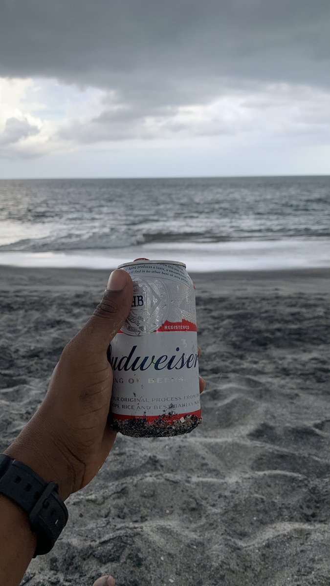 Charlesray93's tweet photo. Que buen lunes 🙌🏾💚🐉🍻 https://t.co/yLWgouYRBU