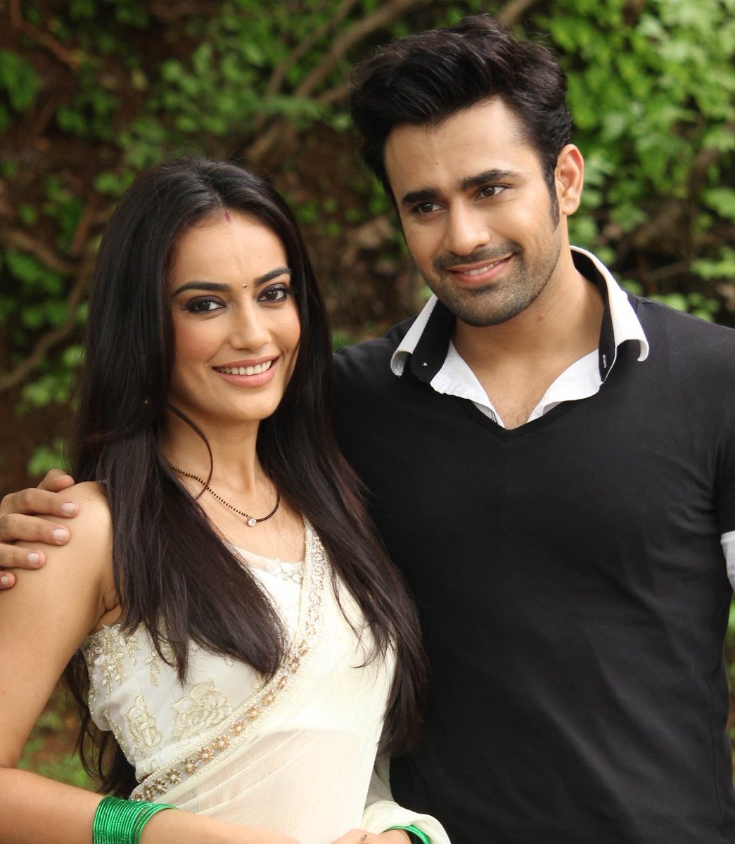 pearbhiperfect's tweet photo. They are Perfect❤🔥
My Love😍

@pearlvpuri @SurbhiJtweets #BeHir 
#SurbhiJyoti #PearlVPuri #PearBhi #Naagin3 #Love #Smile https://t.co/6GfpOFBOQG