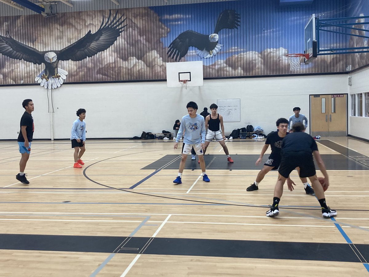 cmoennick's tweet photo. New year-new school. JH students running practices at 7 am when school doesn’t start today until 9:15. Dedication and commitment. #sd36learn #eaglesdosucceed https://t.co/Z1JJq6rYMH