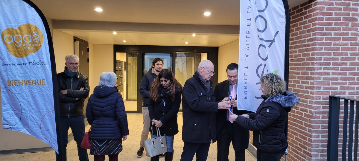 Bruno_CharlesJB's tweet photo. Mise en service de la résidence senior @NEOTOA_fr de #chartres_de_bretagne - en coeur de ville - de  23 appartements et salle de convivialité pour les animations construites par et avec les habitants. La remise des clés a été l'occasion de lancer le projet de vie avec tous. https://t.co/mer7LWg0oG