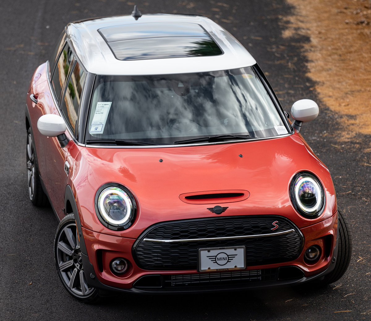 MINIPittsburgh's tweet image. Make your next move in a new MINI. #MINIOfPittsburgh #MINI