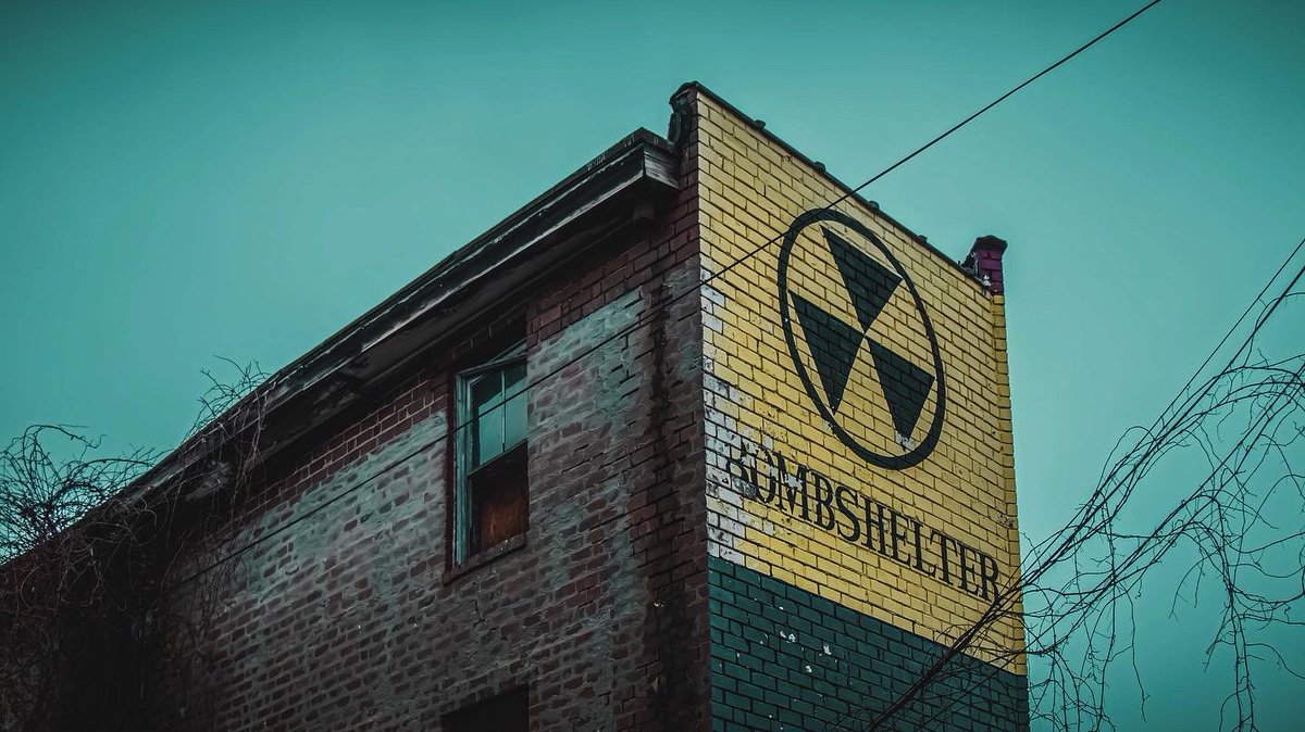 z9e9s's tweet image. Frames from a movie never released ☢️ 
#photography #streetphotography #bombshelter