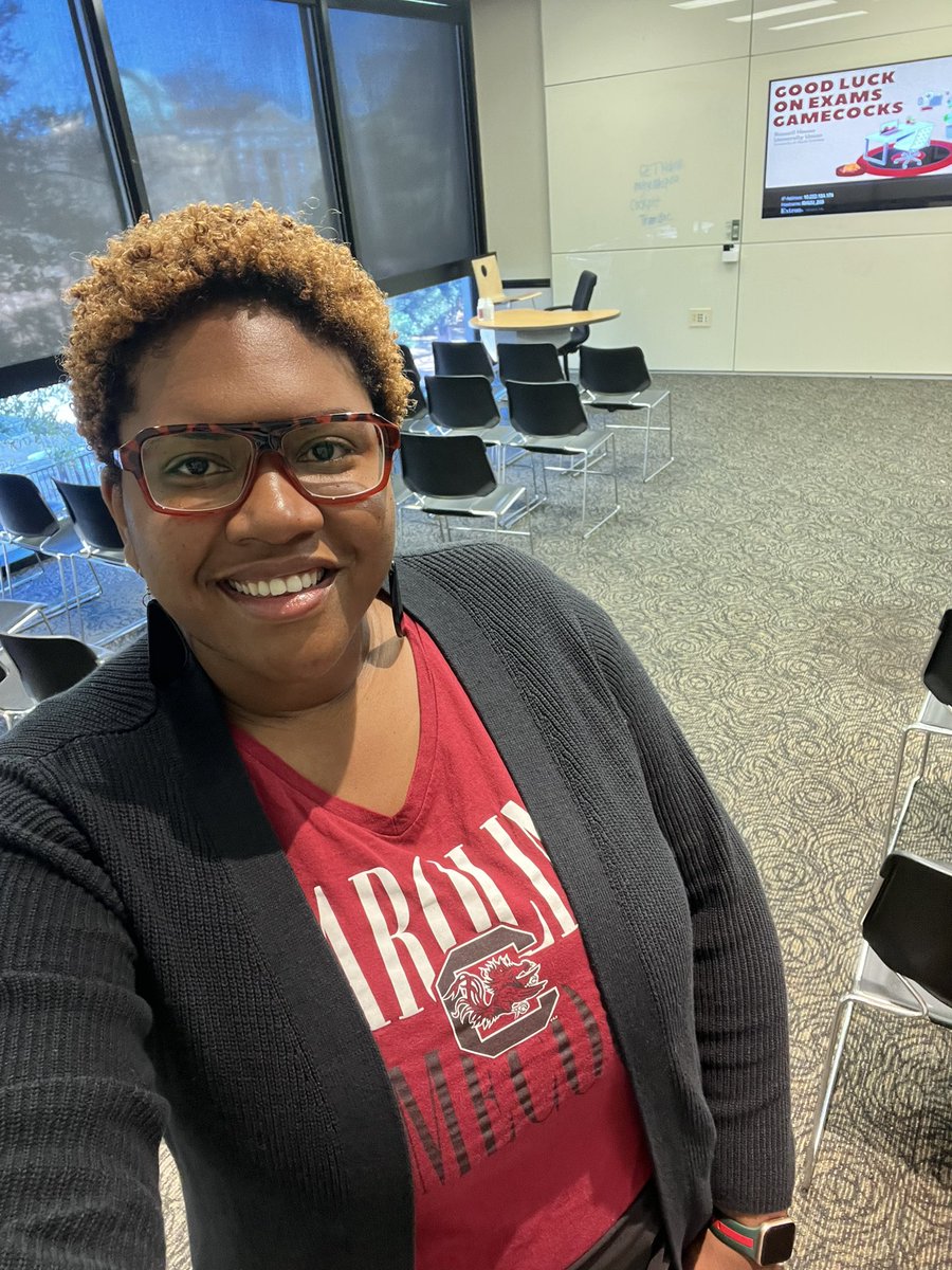 bre_spaulding's tweet photo. Do these glasses and cardigan make me look like a professor? Happy First Day to my Entrepreneurship 201 students! #readyforyou #TheUSC https://t.co/4RpwDD6vEu