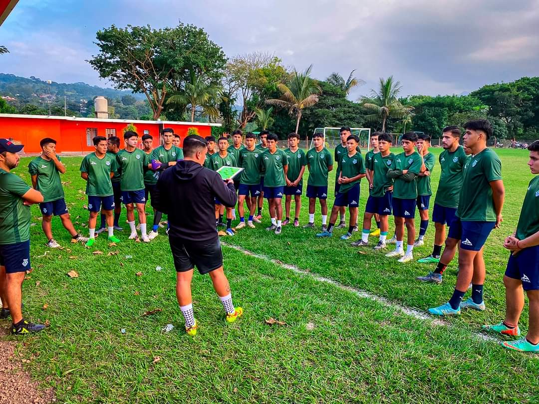 La semana transcurre y nosotros seguimos trabajando 🦌
Bonito Martes mis Venados 😎 y no se les olvide darle un me gusta a la página de 🦌 y seguirnos en nuestras plataformas digitales