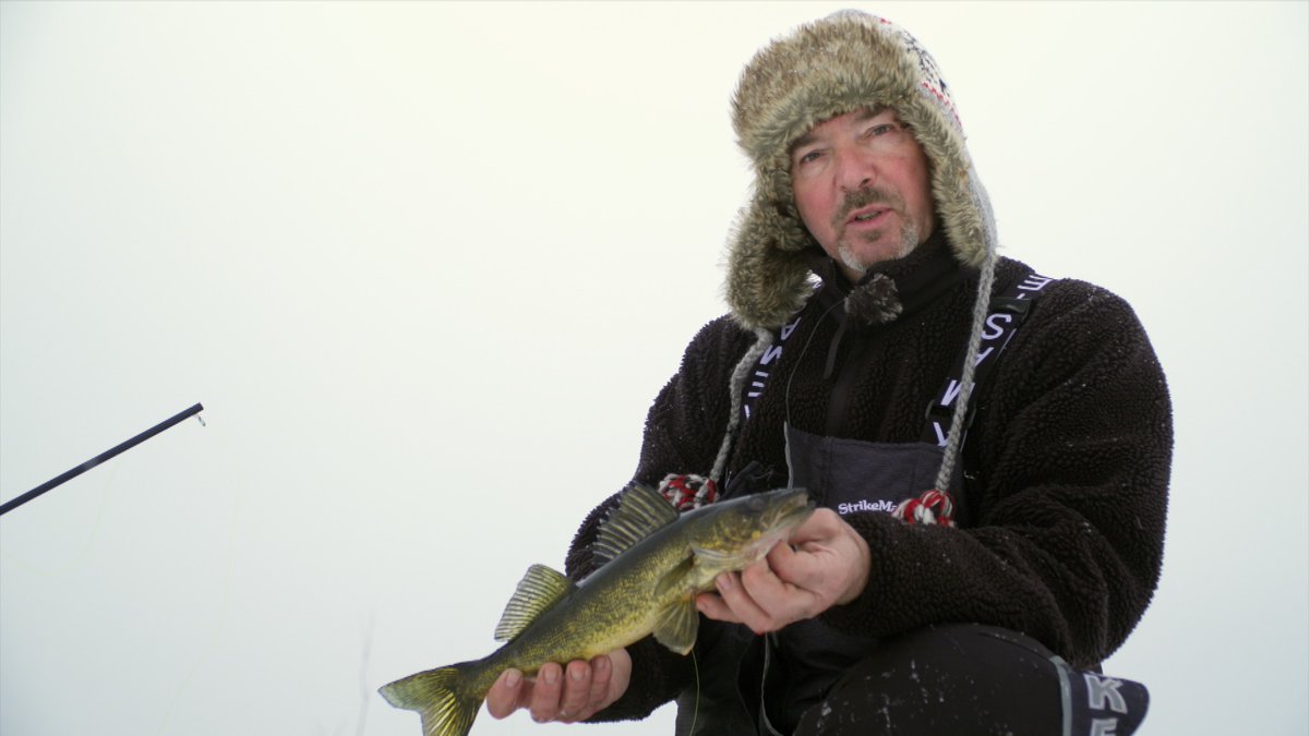 Tele_Mag_Quebec's tweet photo. NOUVELLE SAISON | Émission Leurre Juste à la pêche  Pour l'occasion: Pêche au doré en mode «Pêche blanche»! Marc-André et Daniel se joignent au guide de pêche Charles Dufour pour une belle journée de pêche sur glace au Lac St-Jean.

À 19h30 à @Tele_Mag_Quebec https://t.co/AAEGJfd23Z