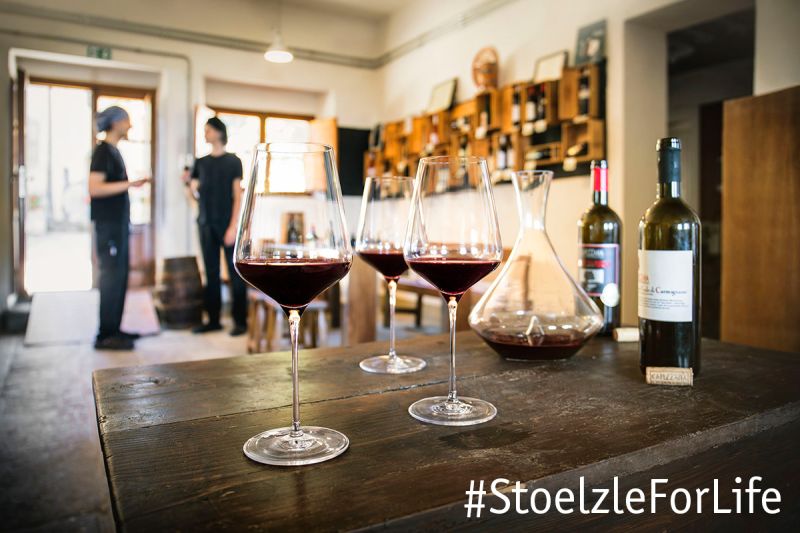 StolzleUSAGlass's tweet image. The #redwines of winter! We love them and bet that you do too! Here are a few thoughts on enjoying them more and some #winerecommendations from the experts:
lnkd.in/eGjGE2_p
More smiles on more faces.
#BornInFIre #StoelzleForLife