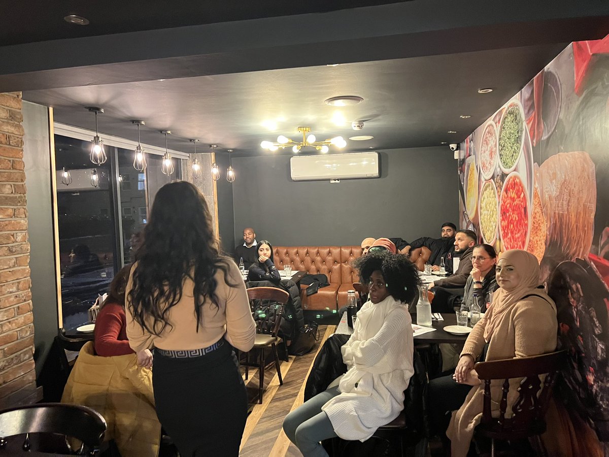 k4shf's tweet photo. #khaugalli in #loveoldham another great session with our @BizGrowthHub cohort today supporting business to reach their potential ✅special guest Jess from @OldhamCouncil Business team👍food was great 😉#oldhamhour @jkennedysmith @heatherwaters15 #disvoveroldham @muzahidukhan https://t.co/xsPElR6eMq