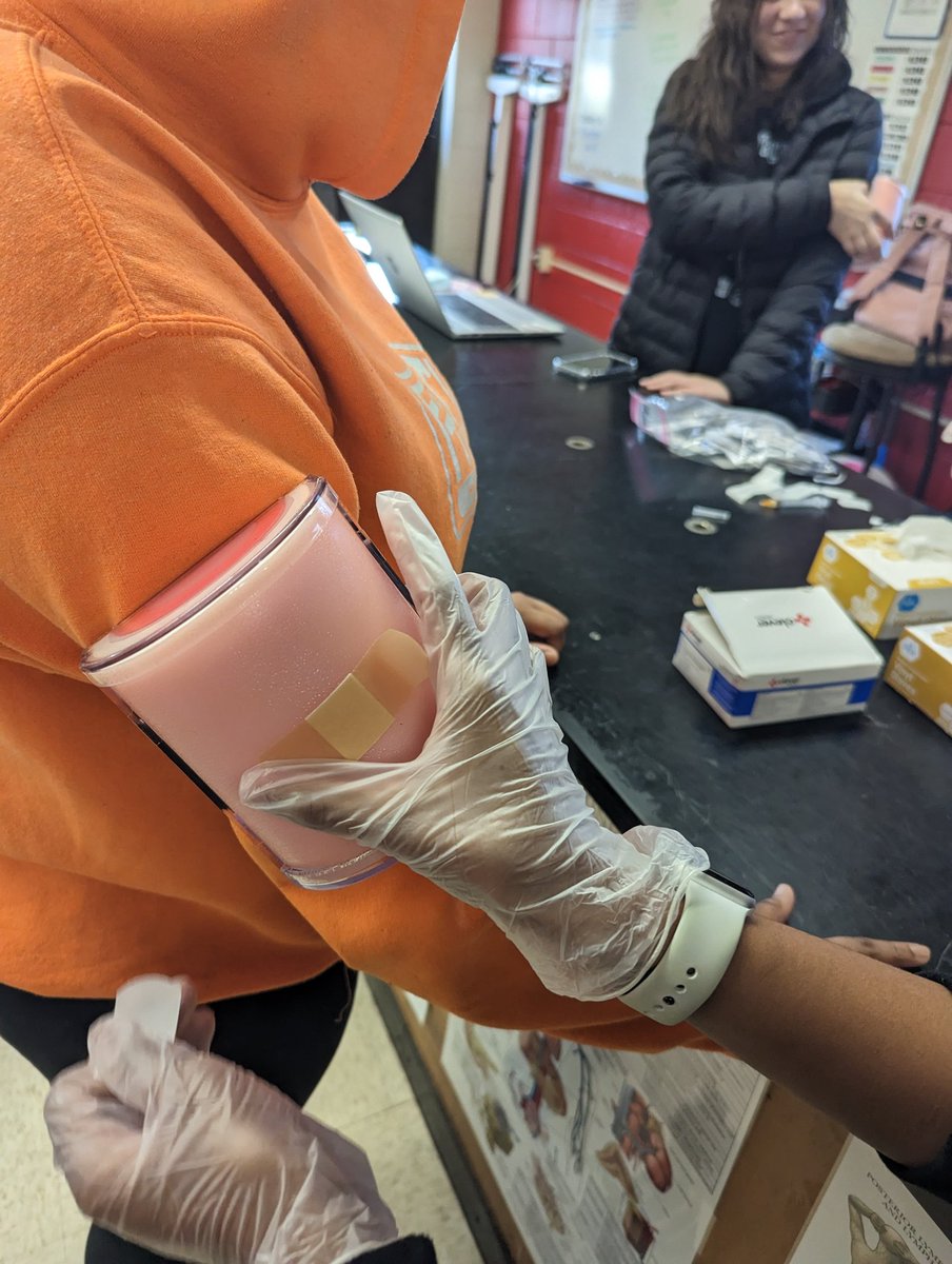 Health Science 2 students wrapped up their clinical skills with a bonus skill today - giving injections! 😬 #ClinicalSkills #HealthScience #HealthCareers @TCSCTE @thomasvillehigh @CTEforNC @NCHSE3