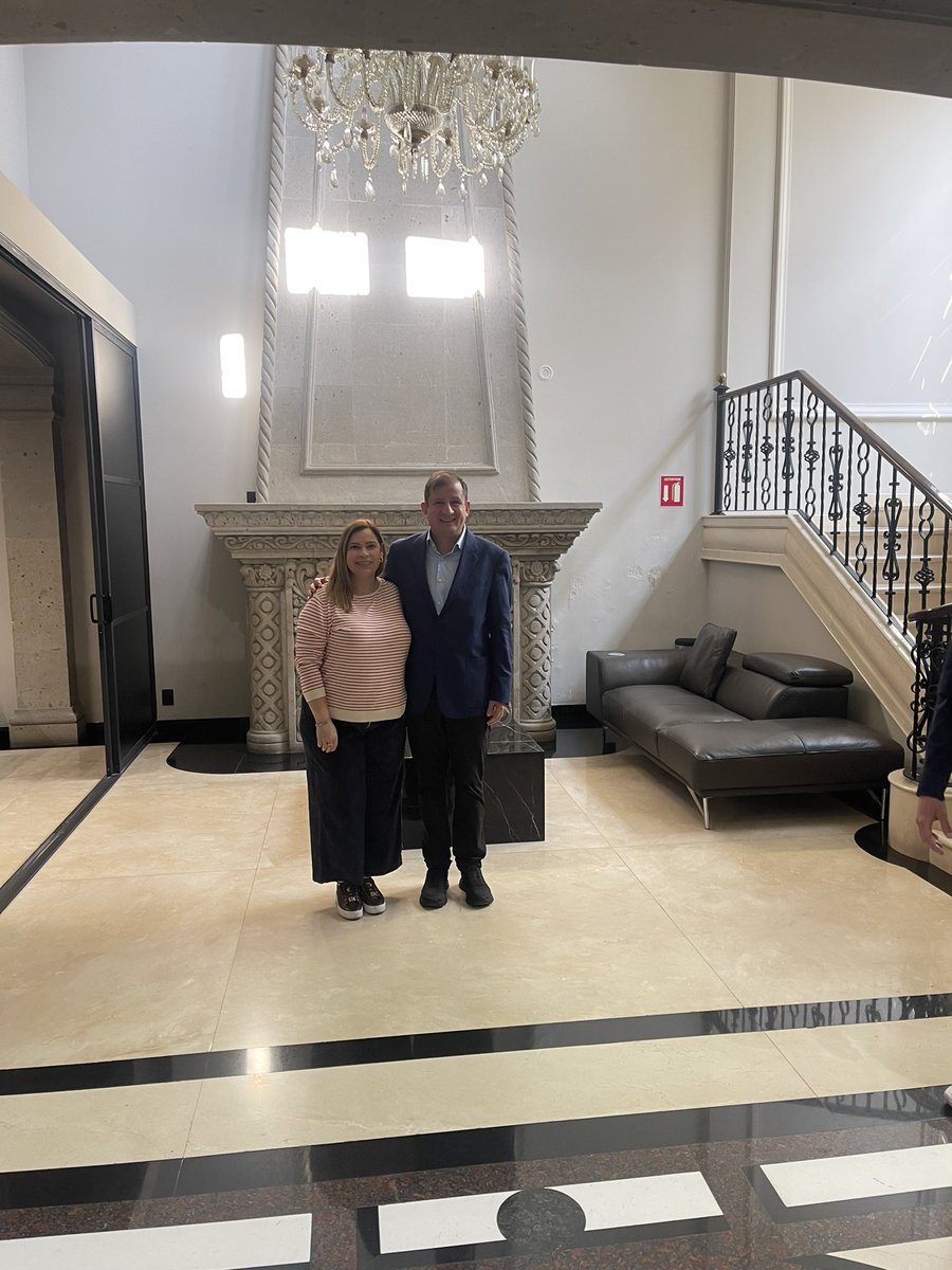 leandrofagundez's tweet photo. Reunión en México. 🇲🇽
@1marcosifuentes @martha_her_a https://t.co/E3YGkDfGUW