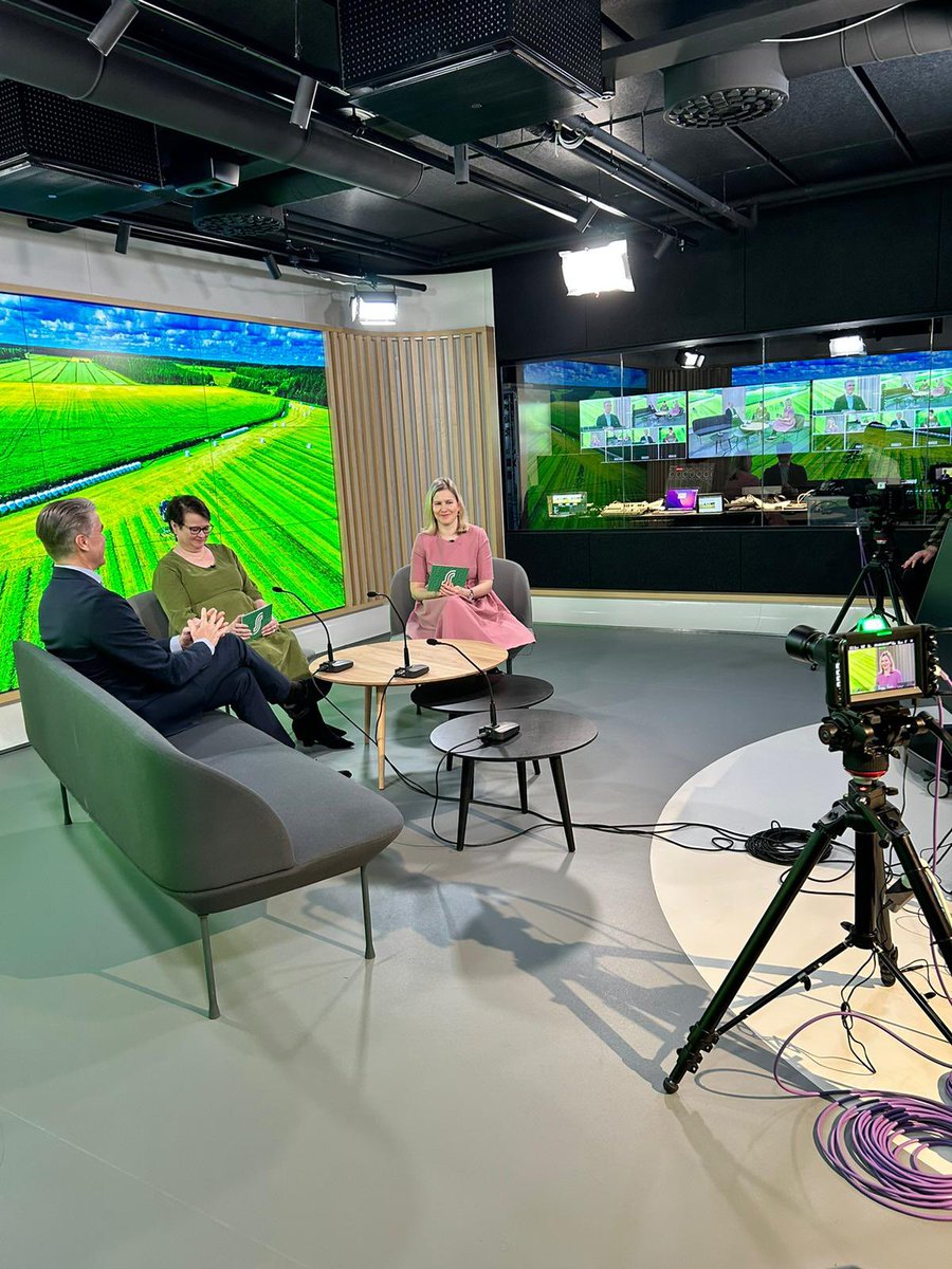 Maatalousyrittäjien #tulevaisuusvalmennus vol 2 ensimmäinen tilaisuus tänään. Tästä se lähtee entistä ehompana ja laajentuneena viidelle alueelle. Yhteistyössä <a href="/ProAgria/">ProAgria</a> <a href="/sryhma/">S-ryhmä</a> ja <a href="/Lahi_Tapiola/">LähiTapiola</a> Ja tsekatkaa meidän uusi upea studio!