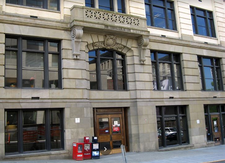 PioneerWA's tweet image. We operate the #KingCounty Diversion Center that provides a safe setting for chronically homeless &amp;amp; inebriated people to get sober &amp;amp; sleep so they do not end up in local hospitals and jails. More: lnkd.in/gFkXefv. #DiversionProgram #SoberingCenter #RecoveryCommunity