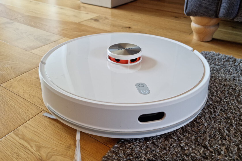 genbeta's tweet photo. Cómo impedir que nuestro robot aspirador se conecte a la nube y ponga en peligro nuestra privacidad: ya puedes descargar Valetudo https://t.co/xPd1NfVGM6 https://t.co/ymPCxVve3R