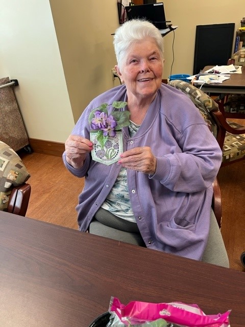 Wabash_WB's tweet photo. When winter gives you gray days, you make your own flower gardens. Our resident's here at Wellbrooke of Wabash, smiles are the brightest and best part of craft time! https://t.co/jWi6FXO16Q