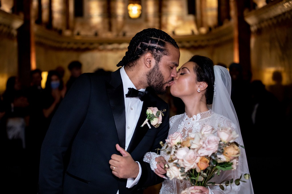 When Kristen and Alex were planning their intimate winter wedding, all they looked for was a simple celebration of their story.

Read more 👉 bit.ly/3W7mRdM

#IntimateWinterWedding #FitzroviaChapel