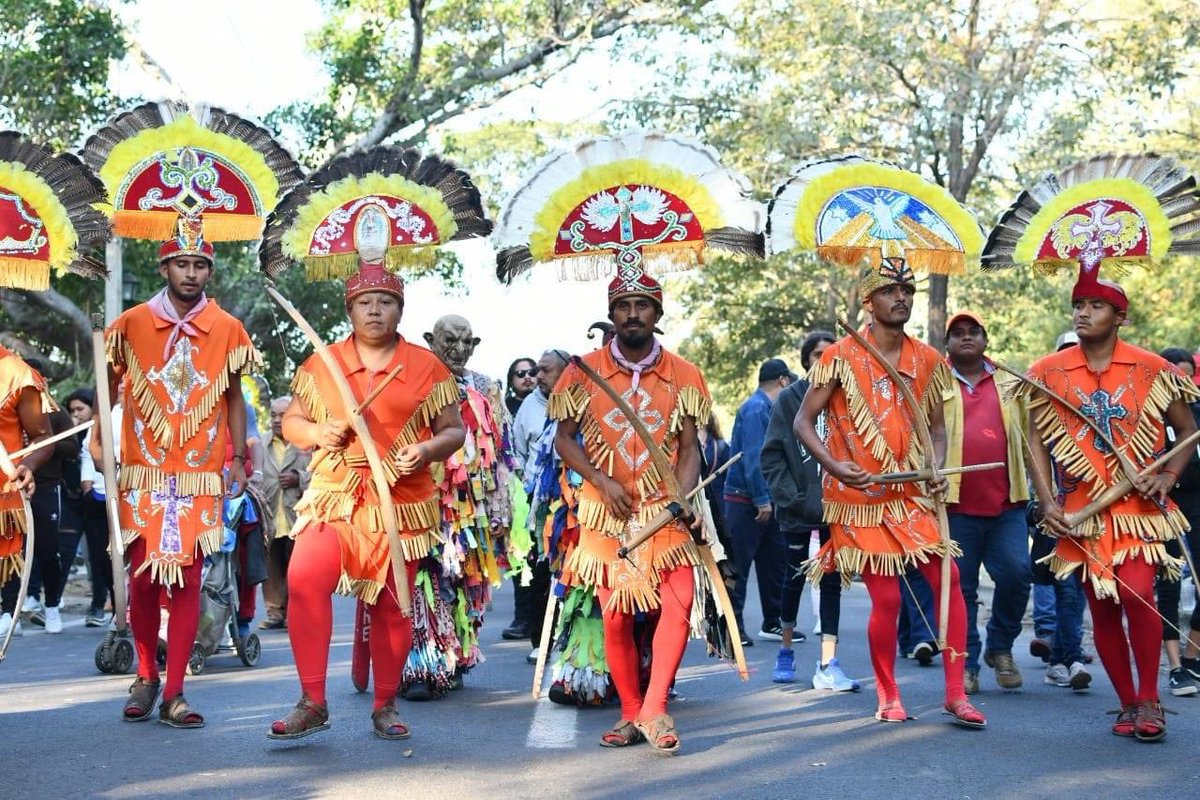 ColimaMunicipio's tweet image. ¡#ViveColima con nuestras costumbre y tradiciones🎊!

La presidenta Margarita Moreno asistió a la tradicional entrada del Señor de la Expiración en #LoDeVilla, una de las festividades más importantes y añejas para nuestro muncipio.