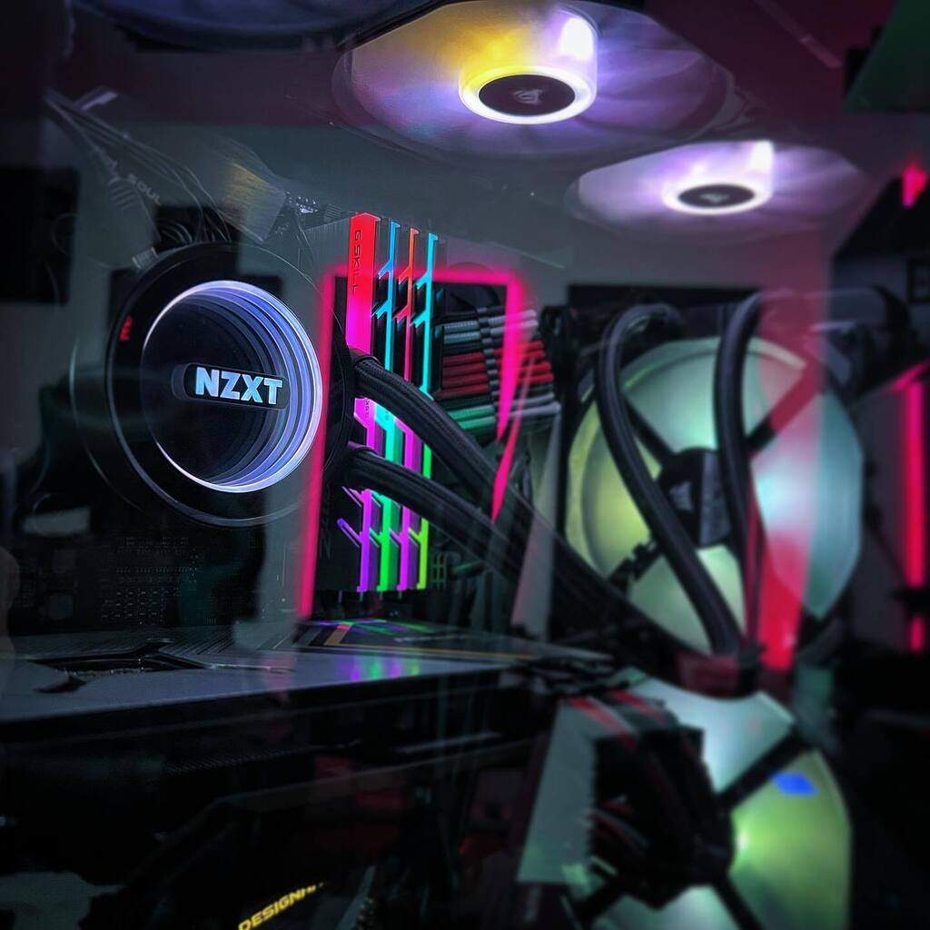 passonimusic's tweet photo. 😎 The heart and brain of the studio 🔥 
•
i9 10850k
32Gb DDR4
Gigabyte Z490 Designare
Asrock RX5700X
NZXT Kraken x62
WD 500GB nvme (macOS)
Samsung 960 Evo nvme 250GB (Windwows)
WD 1TB nvme (Projects)
WD 2TB HDD (Libraries and Back up)
Lacie 2TB External Drive (Samples, Assets… https://t.co/jjrUHEYb0G