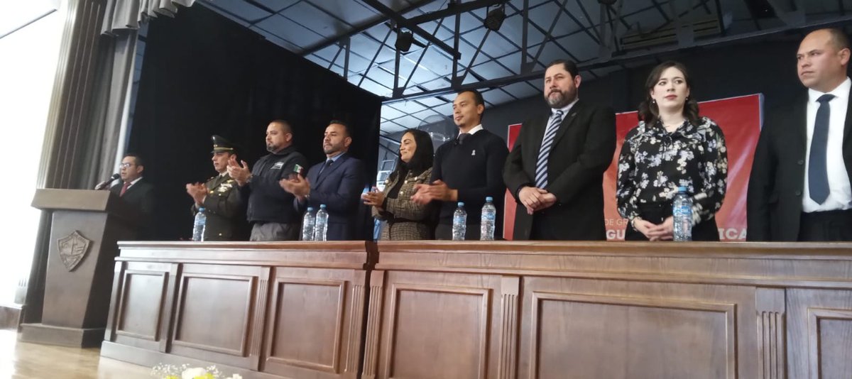 Fiscalia_Chih's tweet photo. Como parte de los trabajos y esfuerzos para la profesionalización de los cuerpos policiales, el #IESP concluyó con éxito la preparación de 23 cadetes que formarán parte de la Policía Municipal de #Parral.
Detalles👇
https://t.co/mrjQU87D40
#FGEChih #JuntosSíPodemos https://t.co/MKvaNBKabX