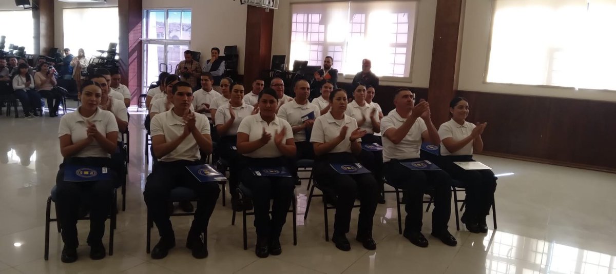 Fiscalia_Chih's tweet photo. Como parte de los trabajos y esfuerzos para la profesionalización de los cuerpos policiales, el #IESP concluyó con éxito la preparación de 23 cadetes que formarán parte de la Policía Municipal de #Parral.
Detalles👇
https://t.co/mrjQU87D40
#FGEChih #JuntosSíPodemos https://t.co/MKvaNBKabX