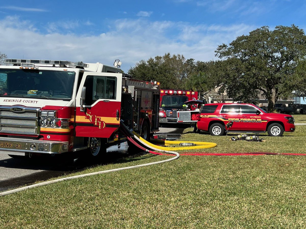 FloridaScanner's tweet photo. #SEMINOLECOUNTY #ORANGECOUNTY
#OVIEDOCOUNTY
SCFD on scene of a working residential structure fire in Chuluota. Oviedo Fire and Orange County Fire also on scene. Assessing 1 patient.
#FloridaScanner #FS https://t.co/4QsQtjHs3L