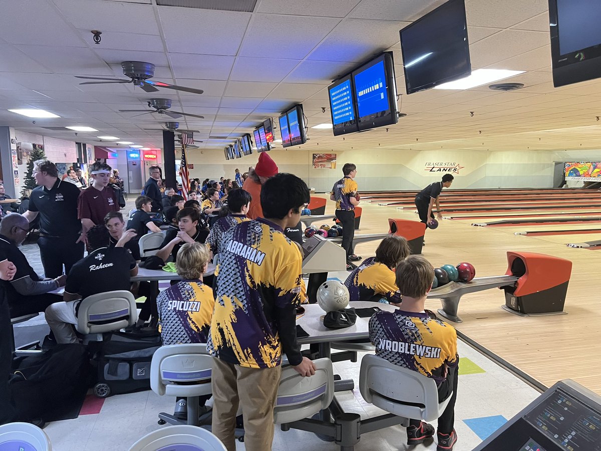 coachrohn's tweet photo. Thank you Brother Robert for leading @Bowling_DLS this afternoon in pray before our match!  #PilotPride Go Pilots @DLSPilots @DLSPilotsAlumni @DLSPilots https://t.co/Gd7Ah2hWdw