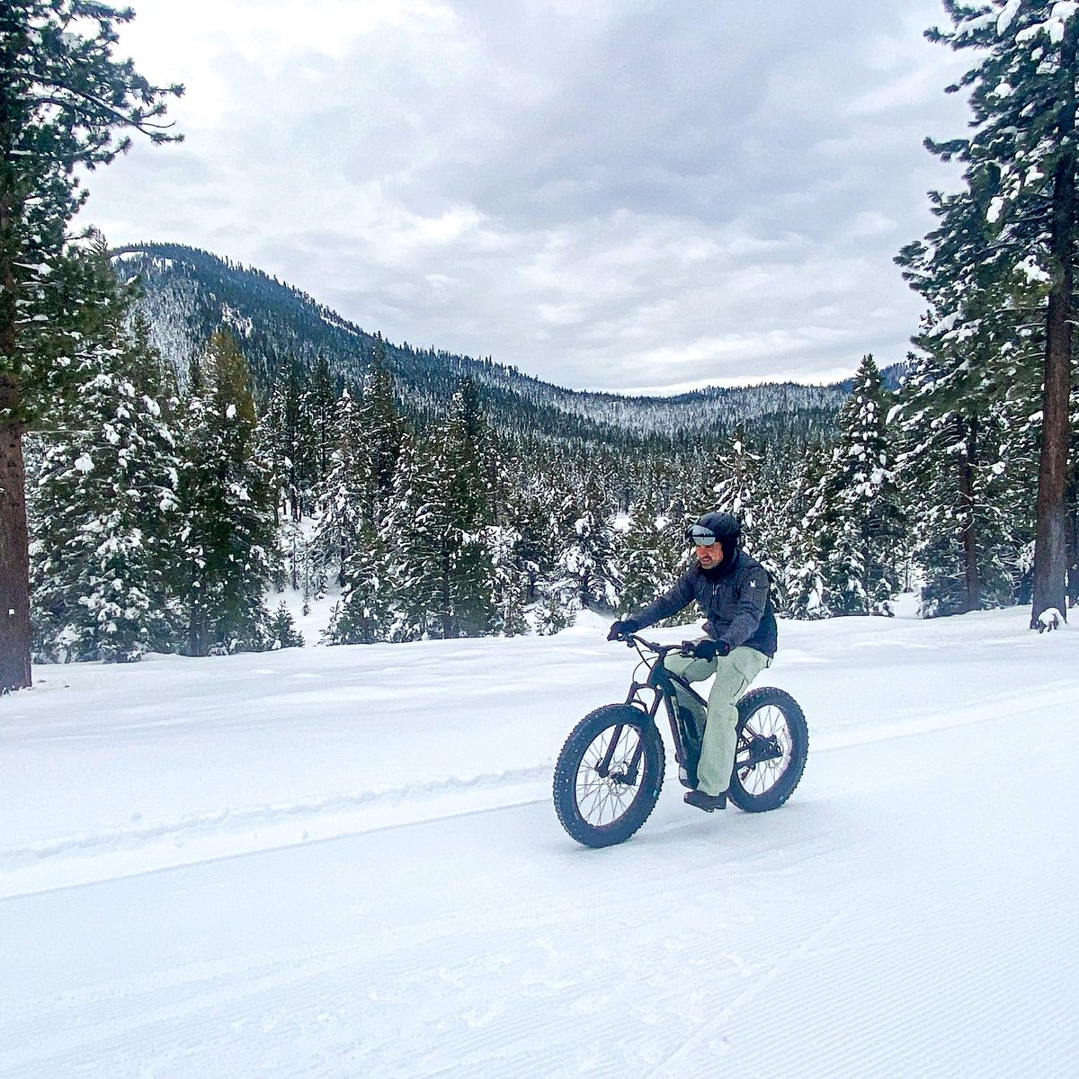 mtbskillscoach's tweet photo. When your favorite dirt turns to #snow, don't get mad... get pedaling! #fatbikes #fattires #snowbikes https://t.co/1yGU4dG8AJ