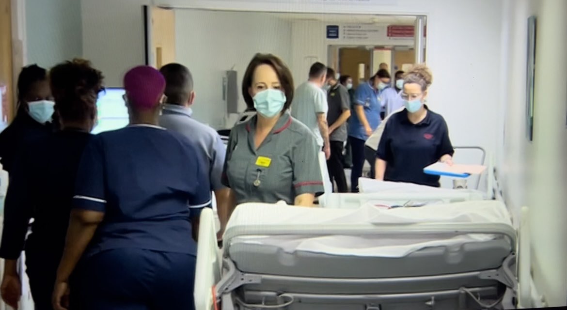 We were pleased to show Karl Mercer from @BBCLondonNews the work we’re doing to look after patients in our A&Es. As Alice Kenny, one of our nurses told Karl, ‘we understand how frustrating it is….we like to look after them as if they’re our family’.