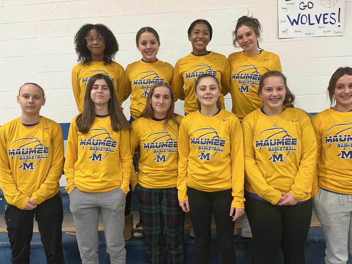 ryan_schalkMCS's tweet photo. 8th grade girls basketball team getting their game faces on! #BeatTimberstone #WeAreMaumee https://t.co/mgxHyxGsnh