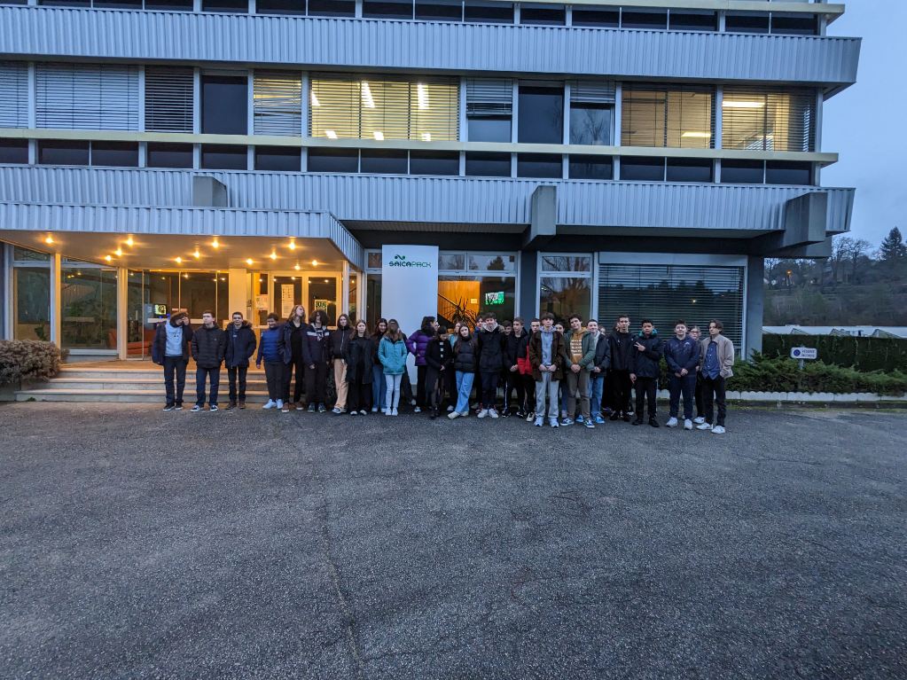 JMonnetCollege's tweet photo. Merci à l'entreprise Saica Pack, d'avoir accueilli nos élèves de 3e. Connaître les métiers existants sur son territoire, pouvoir échanger avec les professionnels, un bel exemple du travail sur l'orientation en territoire rural !!
#parcoursavenir
@Dsden87 @aclimoges https://t.co/kmSsV6RBtc