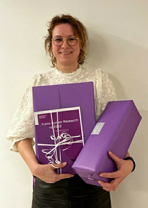 Vivian Reckers-Droog (@vivianreckers) on Twitter photo The look of someone after winning the Frans Rutten Research Award 2022. So proud and honoured (also to be able to contribute to the important work of <a href="/ESHPM_EUR/">ESHPM ErasmusUniRdam</a> <a href="/EsCHER_EUR/">Erasmus Centre for Health Economics Rotterdam</a> <a href="/erasmusuni/">Erasmus University</a>)! Thank you <a href="/StefanLipman/">Stefan Lipman</a> and @jobvanexel for nominating me! The look of someone after winning the Frans Rutten Research Award 2022. So proud and honoured (also to be able to contribute to the important work of <a href="/ESHPM_EUR/">ESHPM ErasmusUniRdam</a> <a href="/EsCHER_EUR/">Erasmus Centre for Health Economics Rotterdam</a> <a href="/erasmusuni/">Erasmus University</a>)! Thank you <a href="/StefanLipman/">Stefan Lipman</a> and @jobvanexel for nominating me!