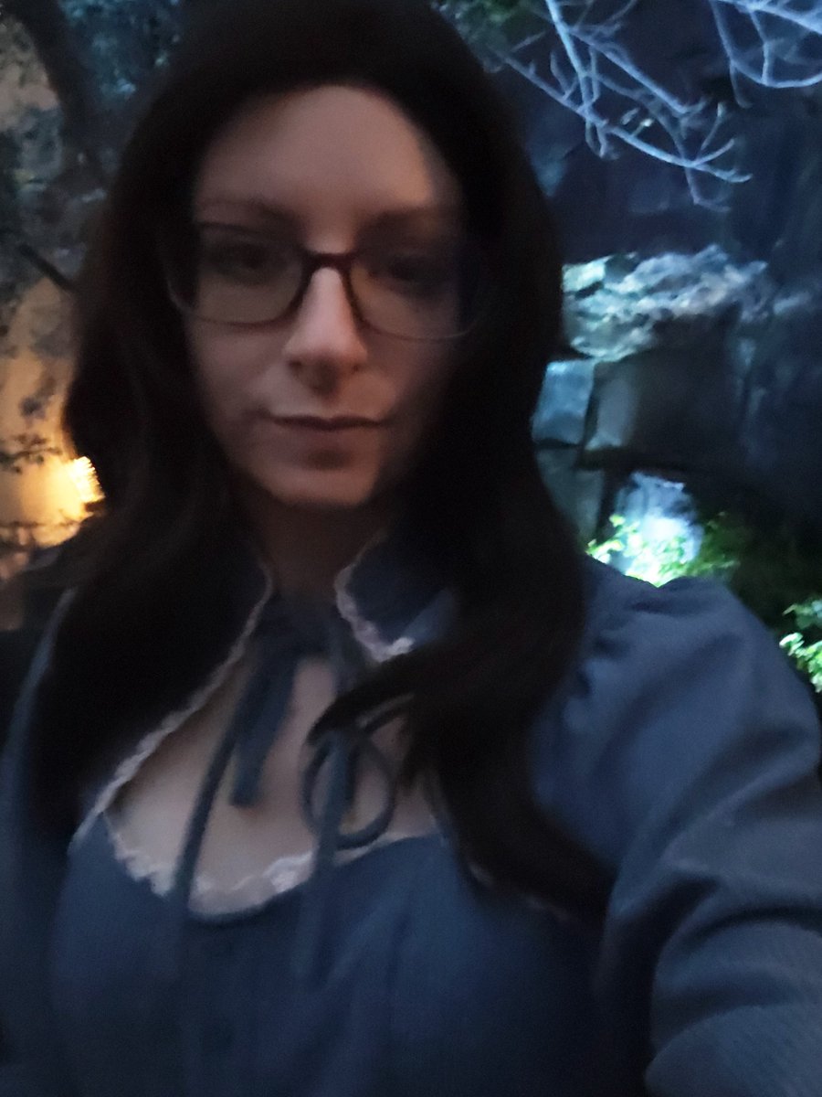 FairyoftheDead's tweet image. The rain made tears and I became suddenly obsessed and felt so very close to her.
#swge #Disneyland #starwars