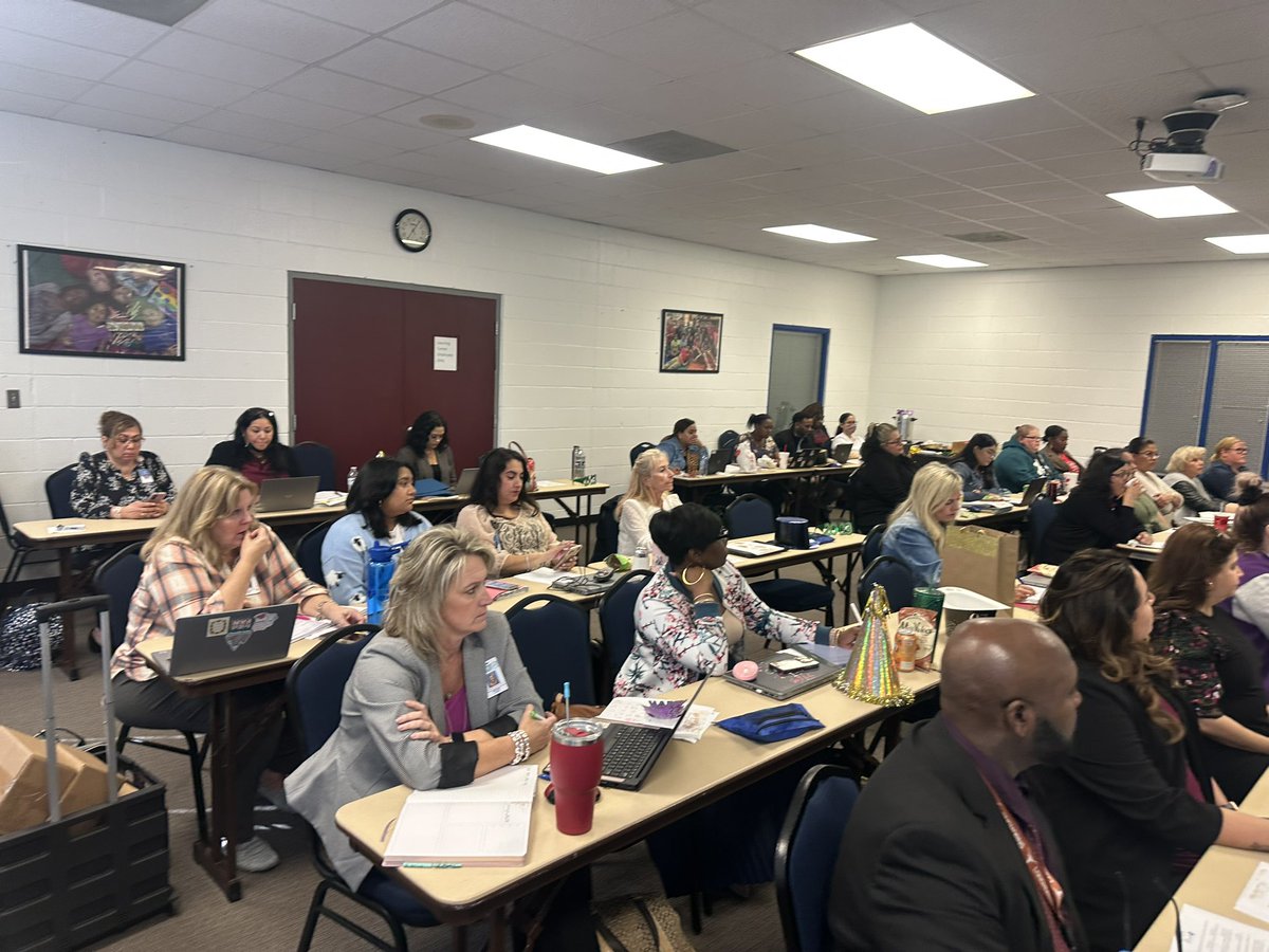 SISD_MultiPrgms's tweet image. Ready, Set, Go! The Secondary EB Campus Contact is ready to conduct their first MOY LPAC training and meeting  #lpac #multilingual #esl #bilingual #springisd
