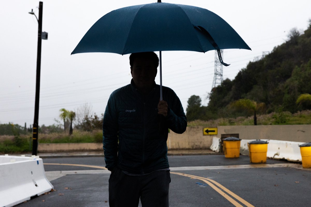 LAist's tweet photo. ☔️This is your rain update for Tuesday, Jan. 10 ☔️ 
We will be updating this thread with the latest information ⬇️⬇️ #LARain
📷: Brian Feinzimer https://t.co/c3gWgKBhdE