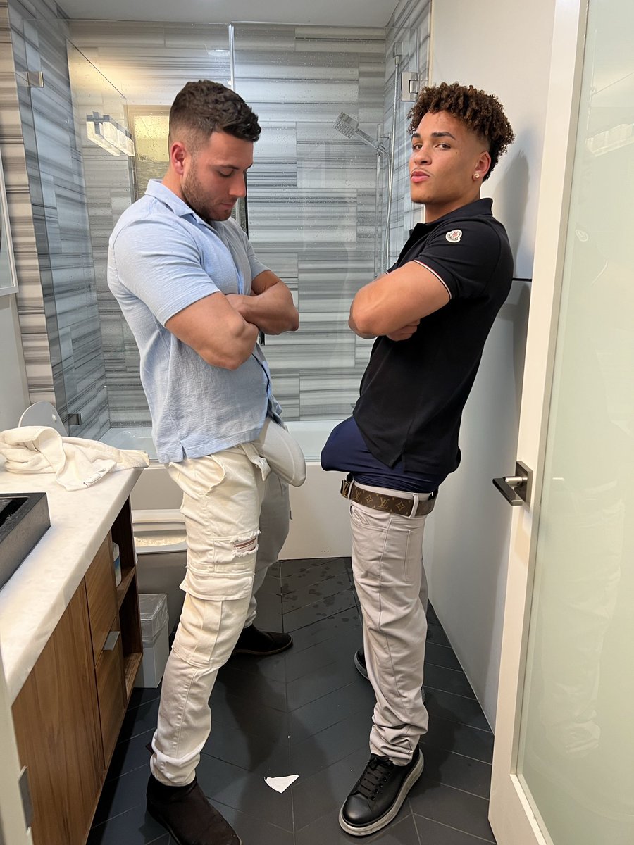 mrdeanfields's tweet photo. Looking for a third to handle us after we hit a workout at the gym https://t.co/2SZmNNhgYO
