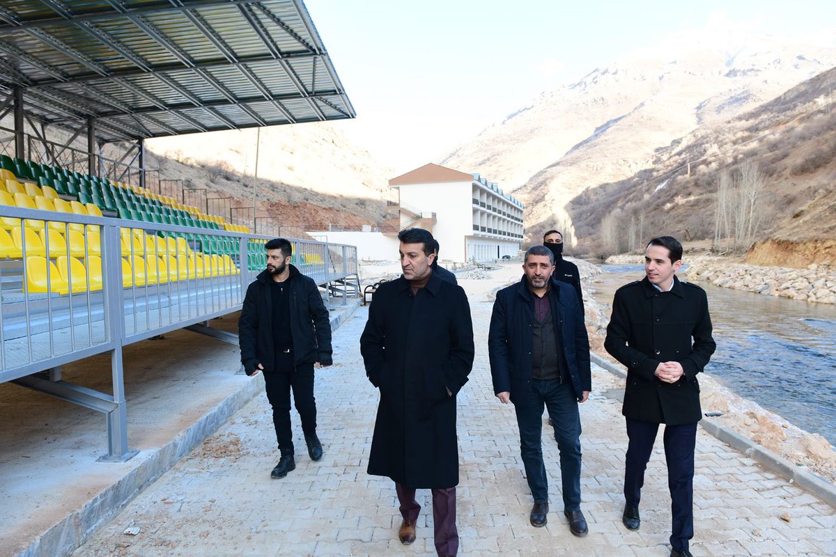 AbdrrhmnSeylan's tweet photo. Kaymakamımız Sn.@sercansakarya22 ile birlikte Bölgemiz, İlimiz özellikle de İlçemizi Turizmde şaha kaldıracak Rafting Eğitim Merkezi inşaat çalışmalarını inceledik. Konaklamasıyla, tesisiyle, alanıyla birkaç ay sonra Rafting Parkurumuz dünyaca bilinen bir parkur olacak. https://t.co/ViwGgArGdG