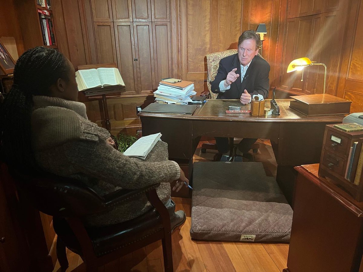 chetanrakieten's tweet photo. It’s nice to be able to do sit down interviews again. #anawalshe #lifeintvnews #newsphotog #photogproblems https://t.co/TaMdcIFIv4