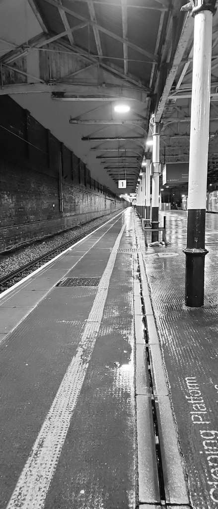 DanHalliwell1's tweet photo. Story of my life! London bound - 1 cancelled train and 2 additional delays 🙄
And no I haven't missed a train or boarded the wrong one...... yet!!
#London #Avantiwestcoast #Train #NoTrain https://t.co/MueO9ajdlX