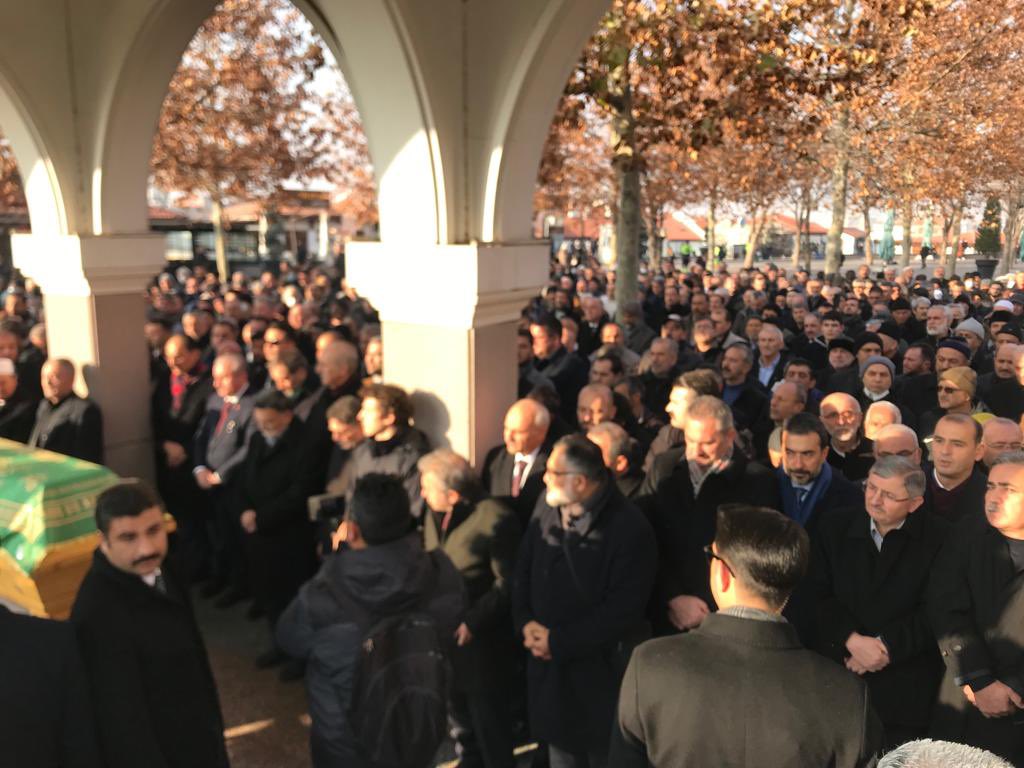 Davası için yazan, davasını yaşayan ve yazdıklarının, yaşadıklarının bedelini ödeyen Yaşar Kaplan'a Hacı Bayram-ı Veli Camii’nde son görevimizi ifa ettik.

Rabbim rahmet eylesin.