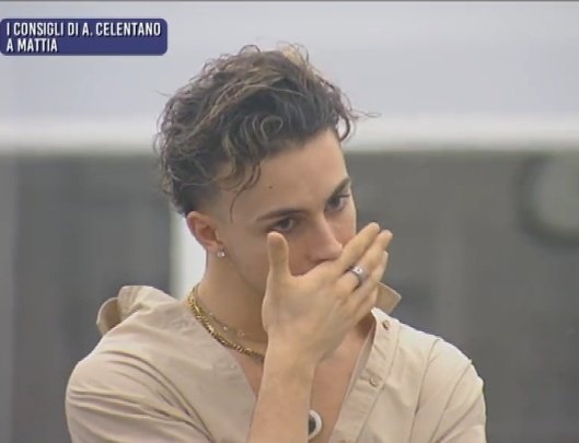 bevosuccoACE's tweet photo. l'apparenza inganna e lui ne è la dimostrazione.. matti sei stupendo, non hai bisogno di coprirti o riempirti di gioielli per risaltare di più,splendi già così🤍 #amici22 https://t.co/MUrxLOKbKo