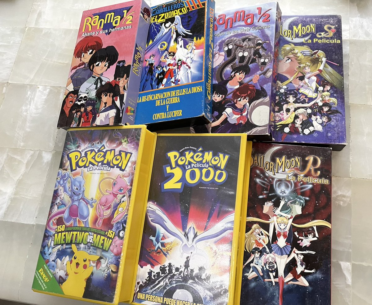 LaloGonzalezM's tweet photo. 😮 #EresOld…pero, así de old⁉️ Mis VHS de “Los Caballeros del Zodiaco”,”Sailor Moon” y “RANMA 1/2” 📼Mi papá los encontró en casa 🥲 Lo mejor: que sí tengo reproductor de VHS🤩 Están dobladas en México, así que allí están @patyacevedo29 @renegarcia900 @rossyaguirredob @CriCriVoz https://t.co/3Hgfxi7pCf