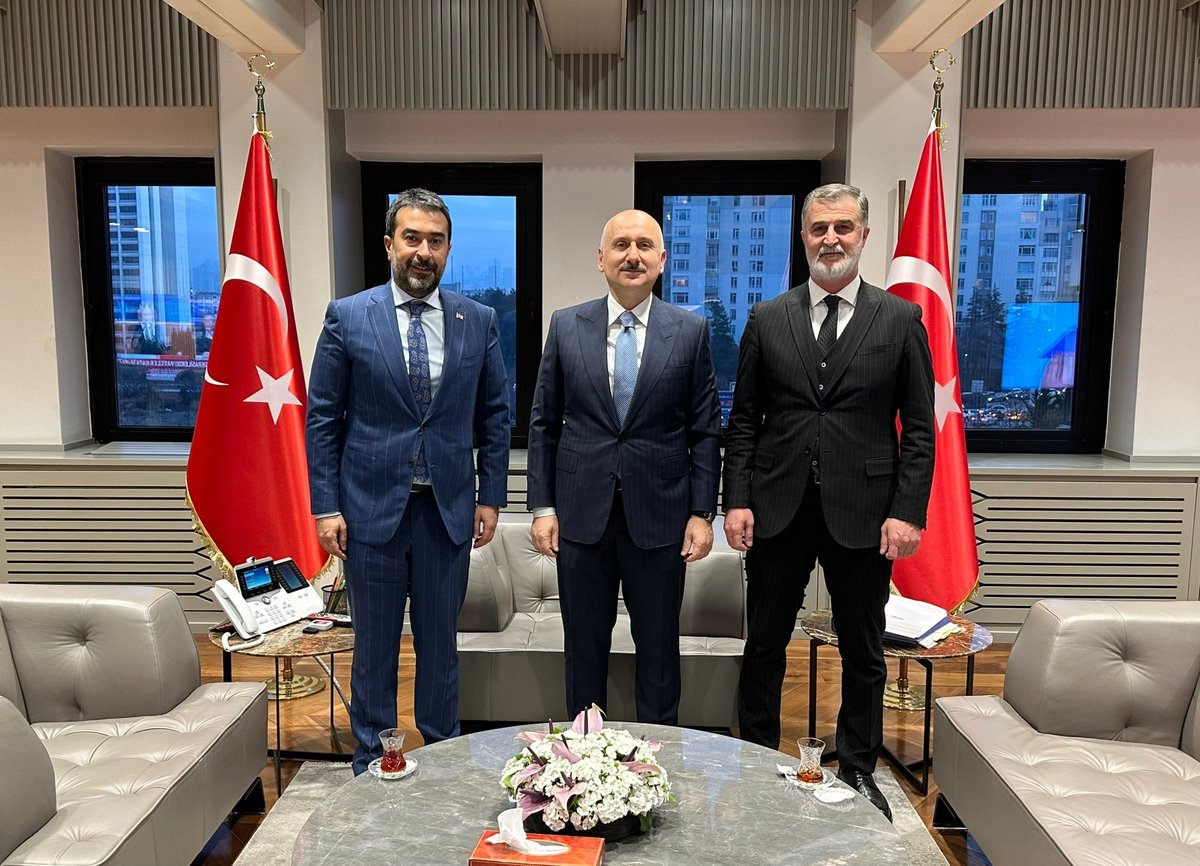 Başkanımız, <a href="/AkpartiAnkara/">AK Parti Ankara</a> Bşk. Sn <a href="/hakanhanozcan/">Hakan Han ÖZCAN 🇹🇷</a>'la birlikte,
<a href="/UABakanligi/">T.C. Ulaştırma ve Altyapı Bakanlığı</a> Bakanımız Sn <a href="/akaraismailoglu/">Adil Karaismailoğlu</a>'nu ziyaret ettiler.
Ziyarette esnaflarımızın çözüm bekleyen iki önemli sorunu değerlendirildi. Destekleri ve ilgileri için Sn Bakanımıza ve Sn İl Başkanımıza teşekkür ederiz.